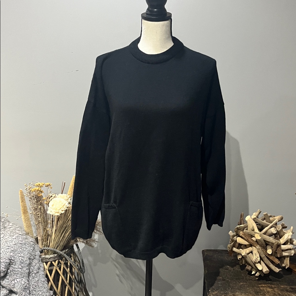 Blanc Bleu Black Crewneck Sweater